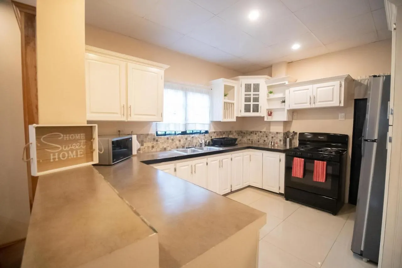 Stacys Place #1 2 Bedroom Apartment Port of Spain Trinidad en Tobago
